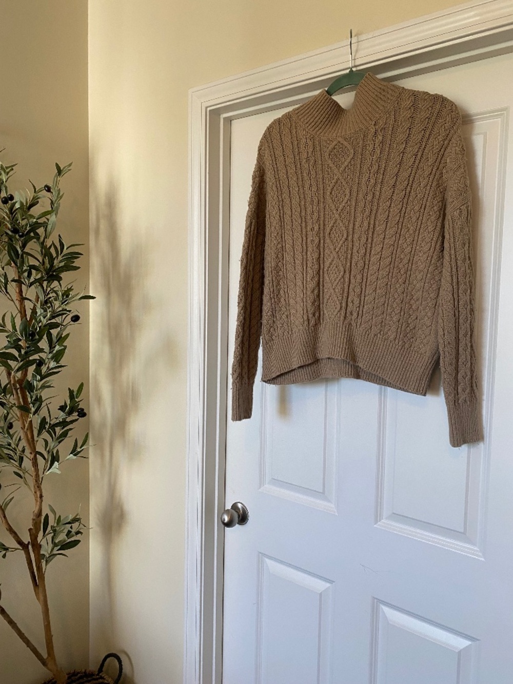 Tan Banana Republic sweater size XL